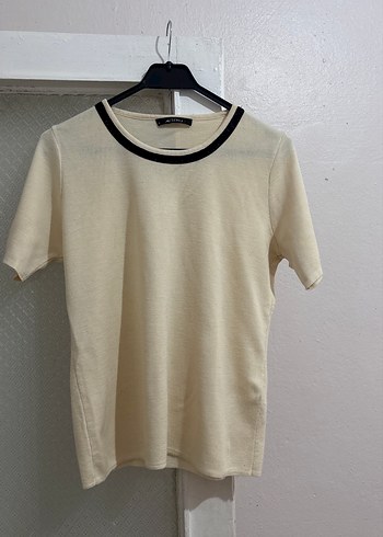 Beyaz Pamuklu Siyah Yaka Detaylı Tişört - Görsel 4