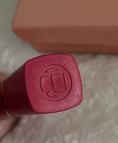 Beden kırmızı Renk LOREAL PARİS MAT KALICI RUJ