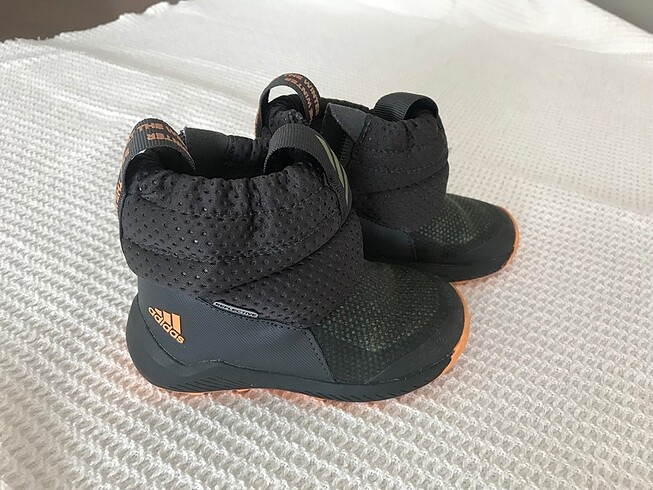Su geçirmez Adidas boy