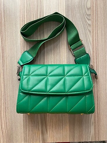 Kolon askılı kapitone çapraz çanta