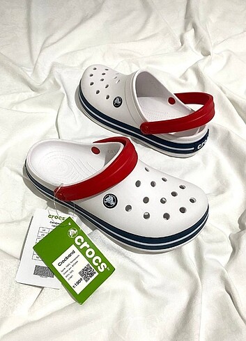 37 Beden beyaz Renk Crocs 36/40 arasi süs fiyqta dahil degildir
