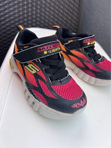 25numara skechers