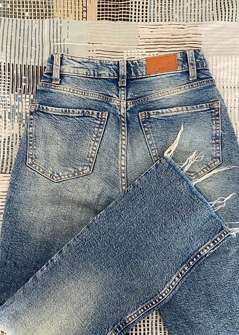 34 Beden mavi Renk bershka jean