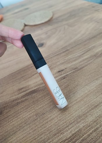 Beden NARS medium radiant creamy color corrector