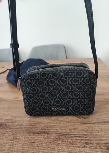 Beden siyah Renk Calvin Klein Siyah Desenli Kadın Çapraz Çanta