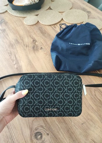 Calvin Klein Siyah Desenli Kadın Çapraz Çanta