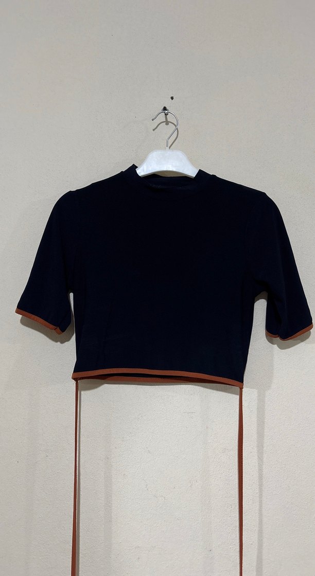 Kadın crop - Görsel 2