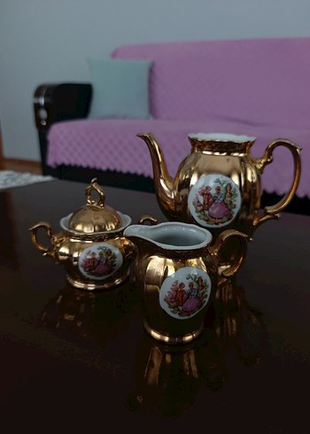 American Vintage Altin Detayli Vintage Porselen Cay Seti