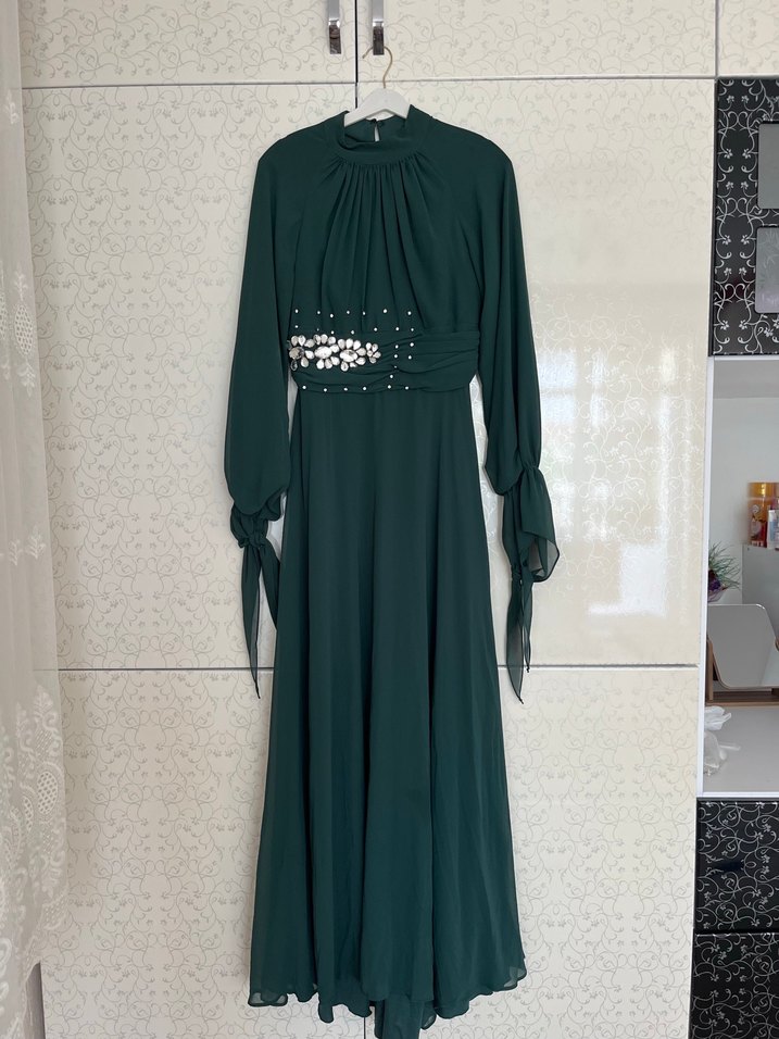 Yeşil İşlemeli Drapeli Uzun Abiye Elbise - Görsel 2