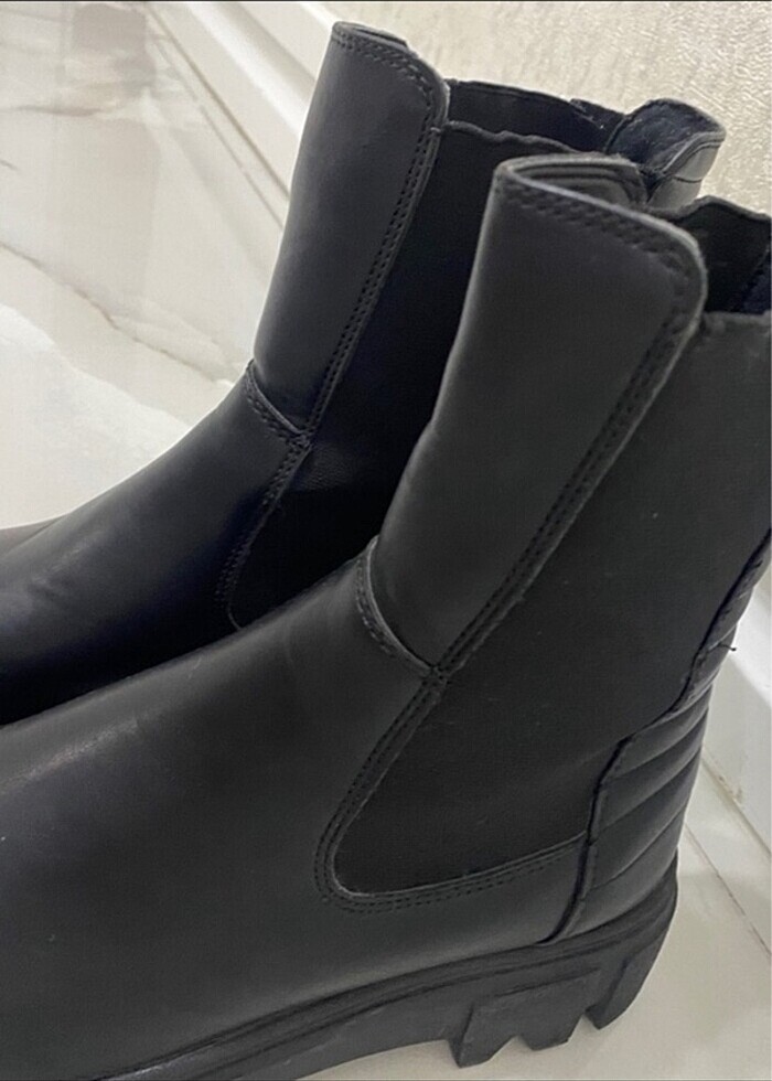 Siyah bot - Görsel 3