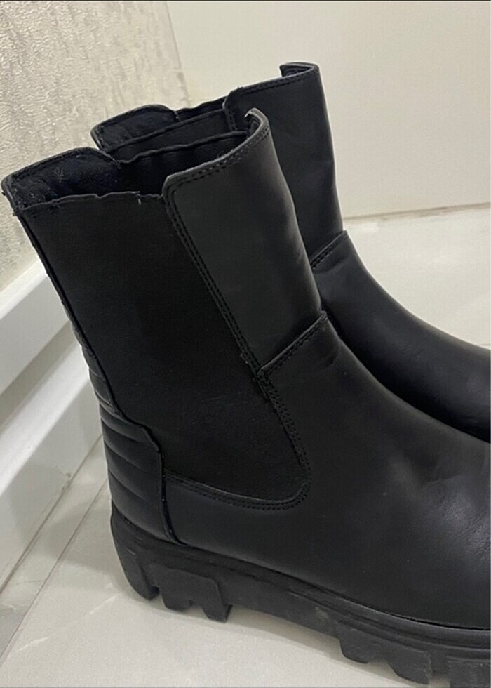 Siyah bot - Görsel 4