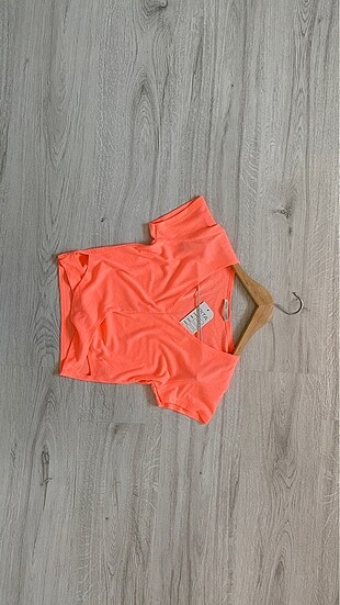 Mango Neon pembe crop tişört