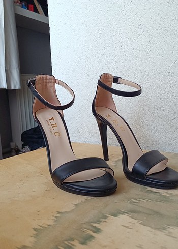 Klasik Siyah Stiletto Tokalı Kadın Topuklu