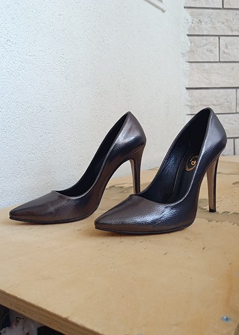 39 Beden Kahverengi Deri Stiletto Yılan Desenli Kadın Topuklu
