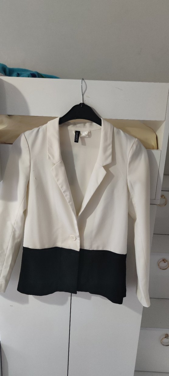 Düğmeli Beyaz Siyah Midi Kadın Blazer - Görsel 4