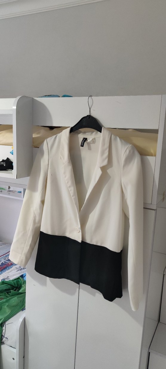 Düğmeli Beyaz Siyah Midi Kadın Blazer - Görsel 3