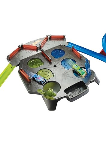 Hit Wheels ikili yarış macerası oyun parkuru