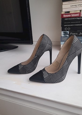 Siyah beyaz kareli deri detsylı Stiletto Topuklu Kadın Ayakkabı
