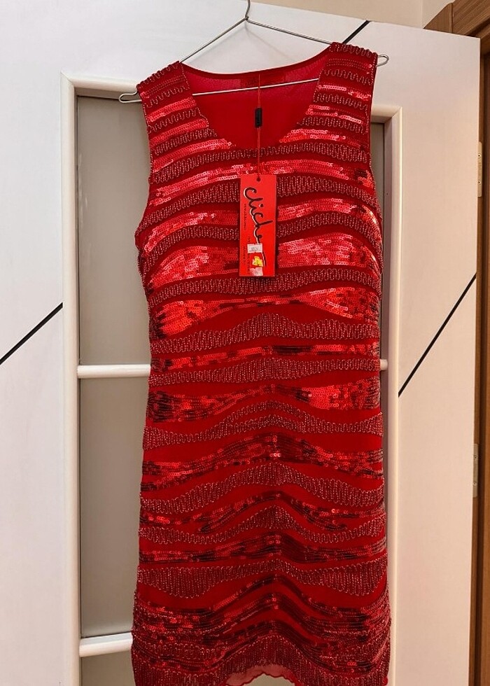 PULLU KIRMIZI ELBISE - Görsel 2