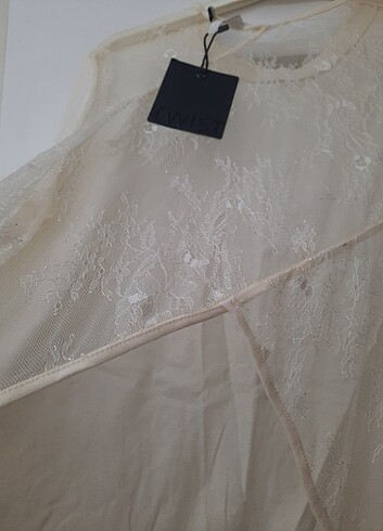 Arkasi dantel bluz - Görsel 4