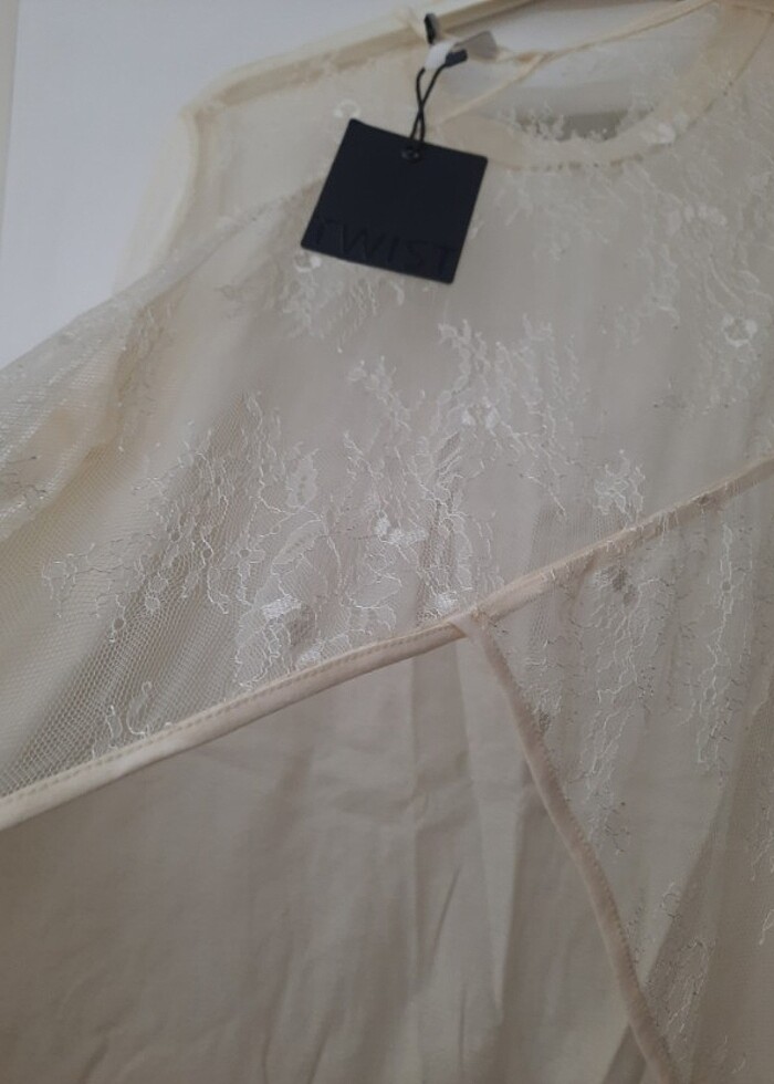 Arkasi dantel bluz - Görsel 4