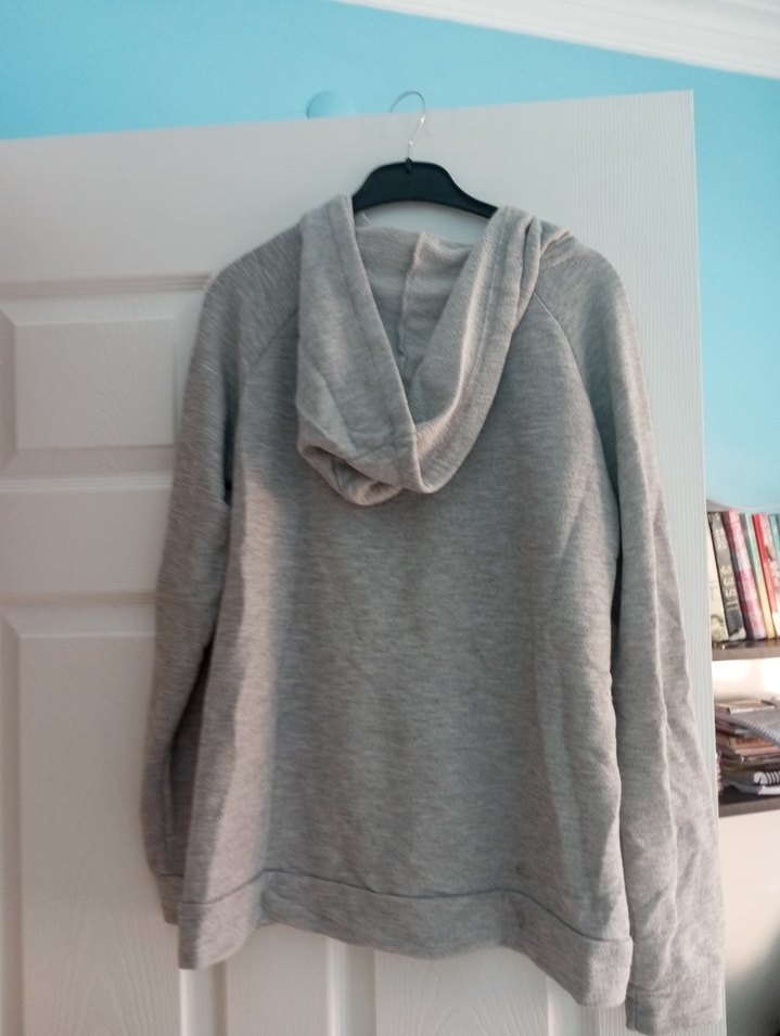 Gri Kapüşonlu Kadın Sweatshirt - Görsel 4