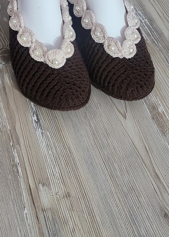 Kahverengi Nakışlı Örgü Kadın Terlik - Görsel 3