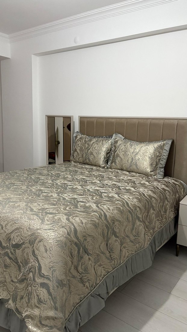 Gri Nakışlı Yatak Örtüsü - Görsel 3