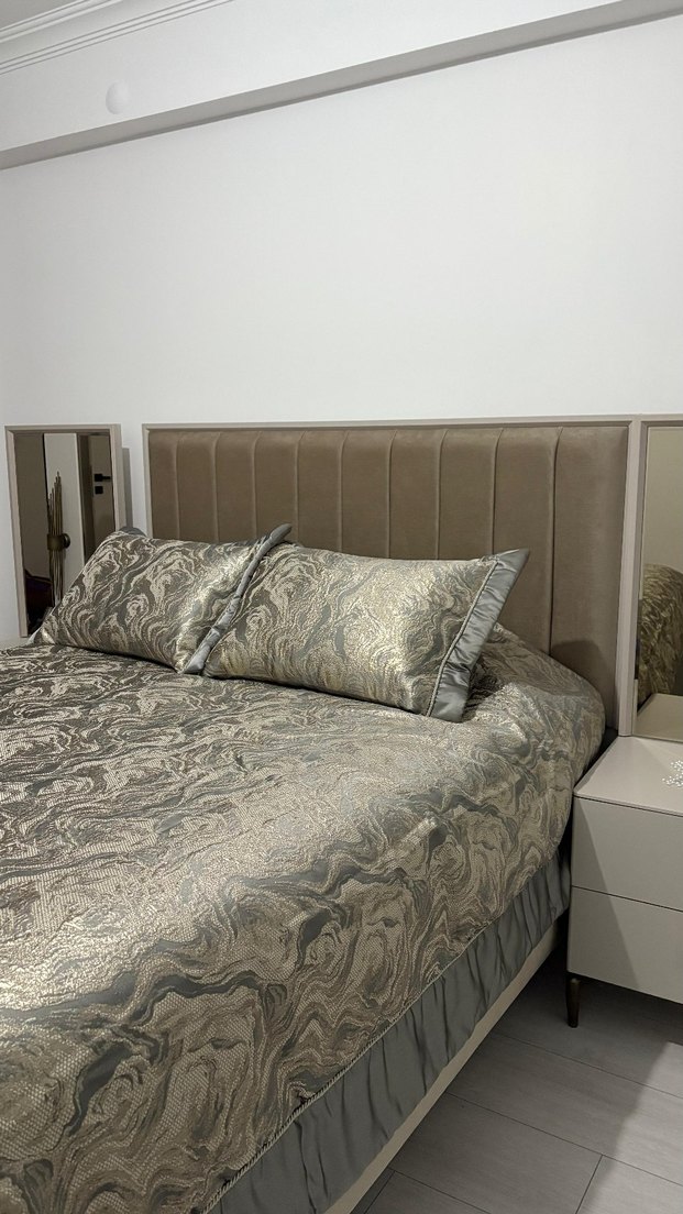 Gri Nakışlı Yatak Örtüsü - Görsel 2