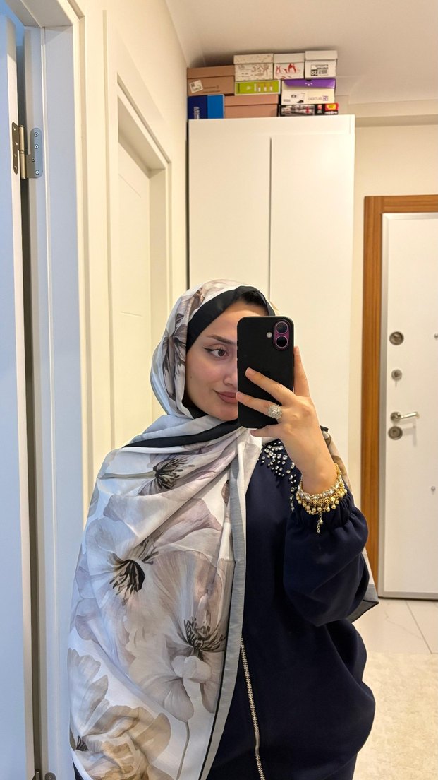 Gri Saten Dokulu Kadın Şal - Görsel 2