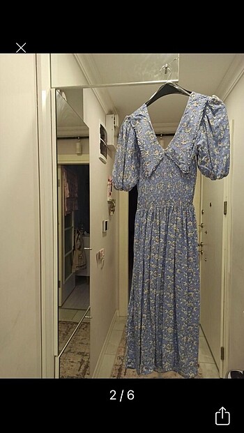 Yakalı mavi çiçekli midi elbise