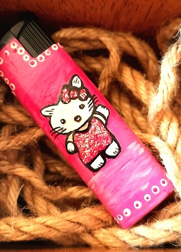 Hello Kitty Çakmak, Pembe alev, El emeği