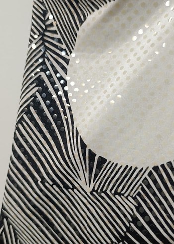 Desenli Siyah Beyaz Parlak Midi Gece Elbisesi - Görsel 3