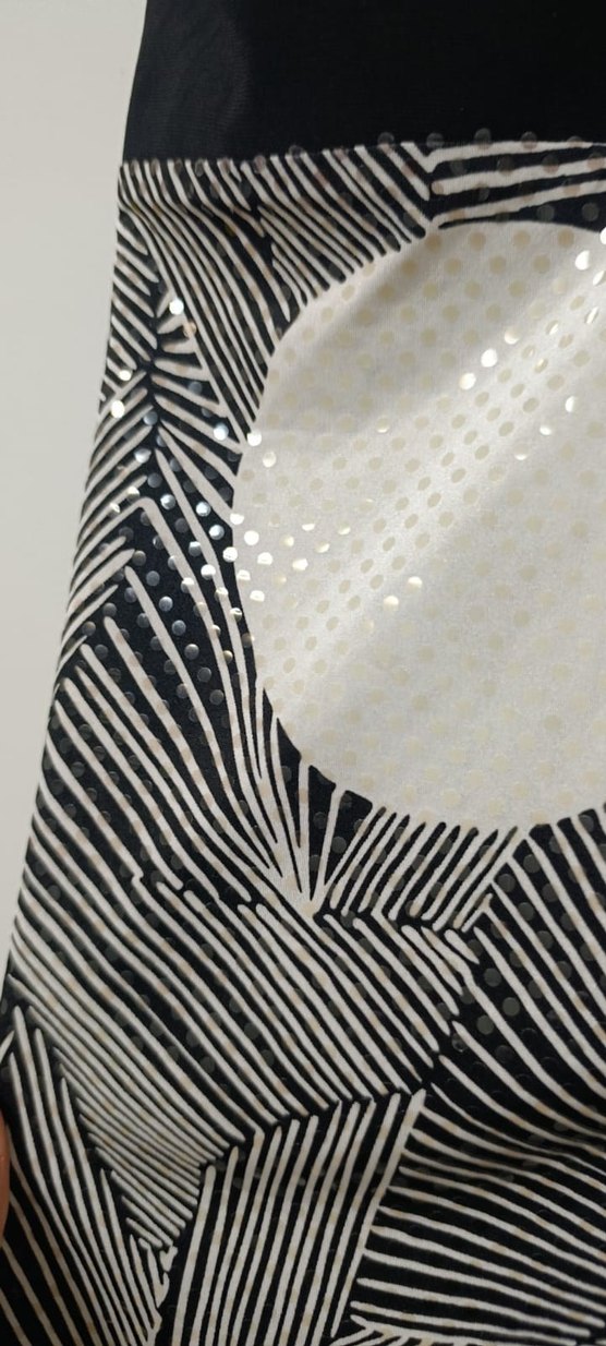 Desenli Siyah Beyaz Parlak Midi Gece Elbisesi - Görsel 3