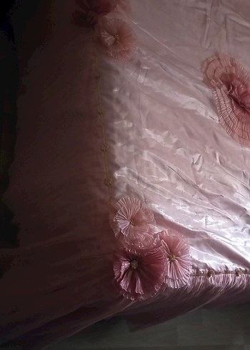 Piliseli Pembe Yatak Örtüsü - Görsel 2