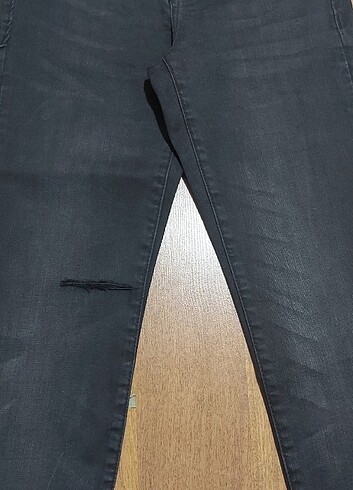 27 Beden siyah Renk C.O.J MARKA LIKRALİ DAR JEANS