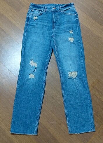Bershka likralı yırtık jeans pantolon