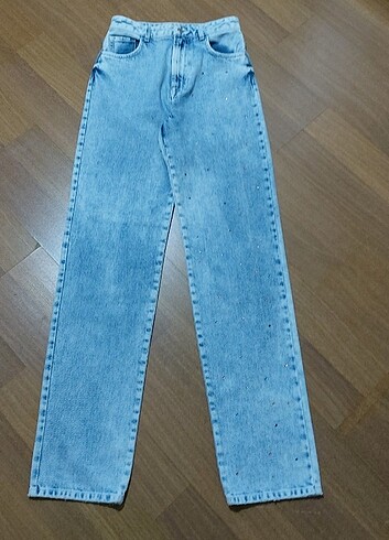 Bershka denim renkli metal taşlı jeans pantalon 