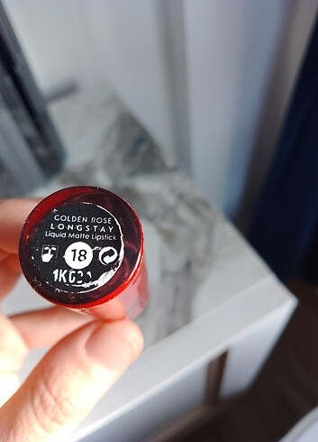 Beden kırmızı Renk Golden rose longstay lipstick ruj