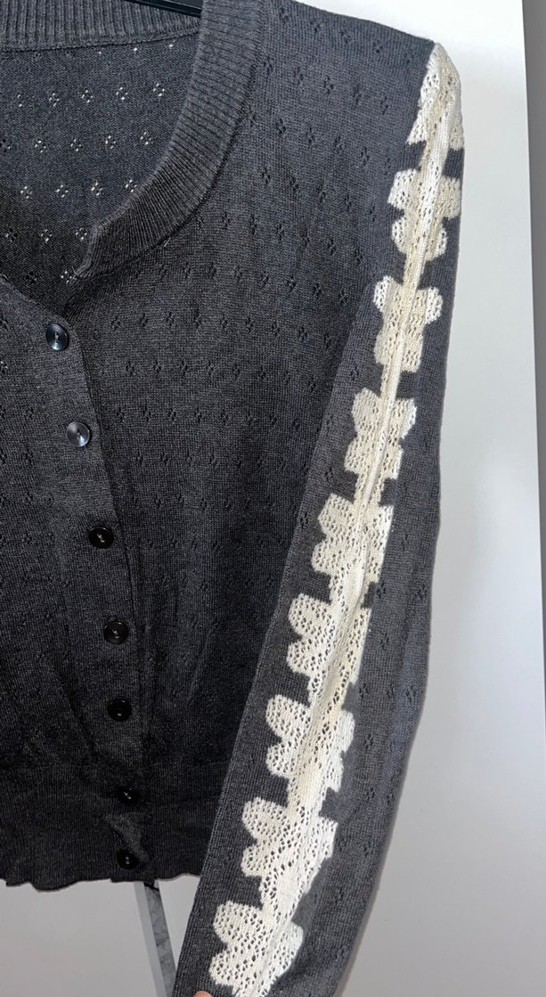 Gri V Yakalı Triko Hırka - Görsel 2