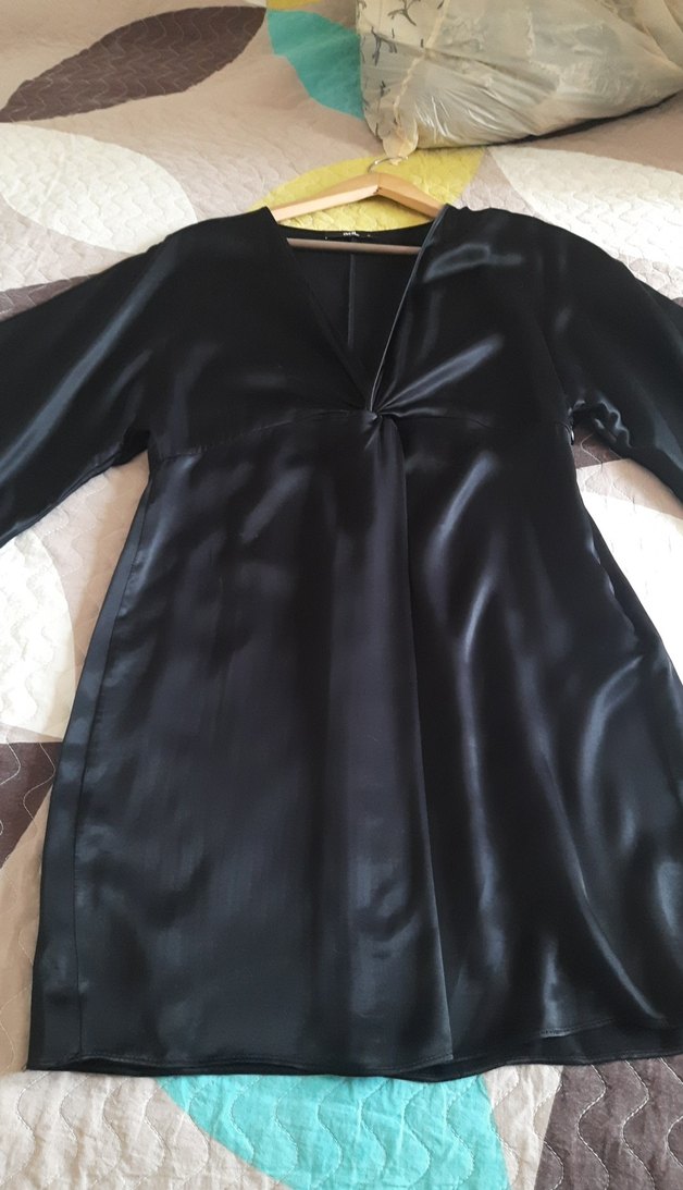 Siyah V Yaka Dökümlü Kadın Bluz - Görsel 5