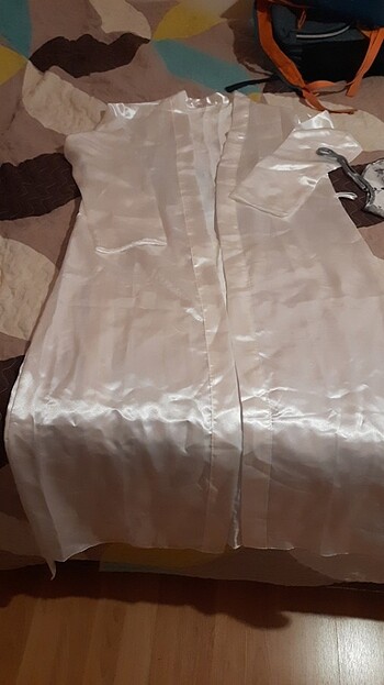 40 Beden beyaz Renk Sabahlıklı saten şortlu pijama takımı