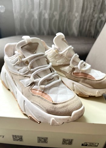 Beyaz Bağcıklı Stiletto Topuklu Kadın Spor Ayakkabı - Görsel 2