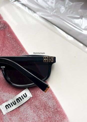 Miu Miu Siyah Kadın Güneş Gözlüğü - Görsel 10