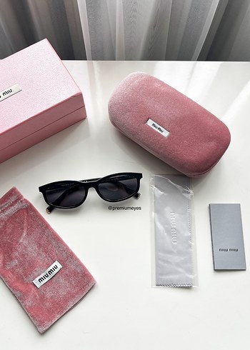 Miu Miu Siyah Kadın Güneş Gözlüğü - Görsel 5