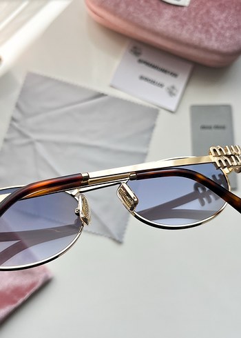 Miu Miu güneş gözlüğü - Görsel 3