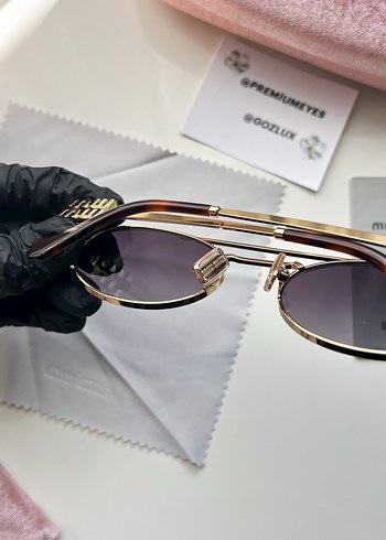 Miu Miu güneş gözlüğü - Görsel 4