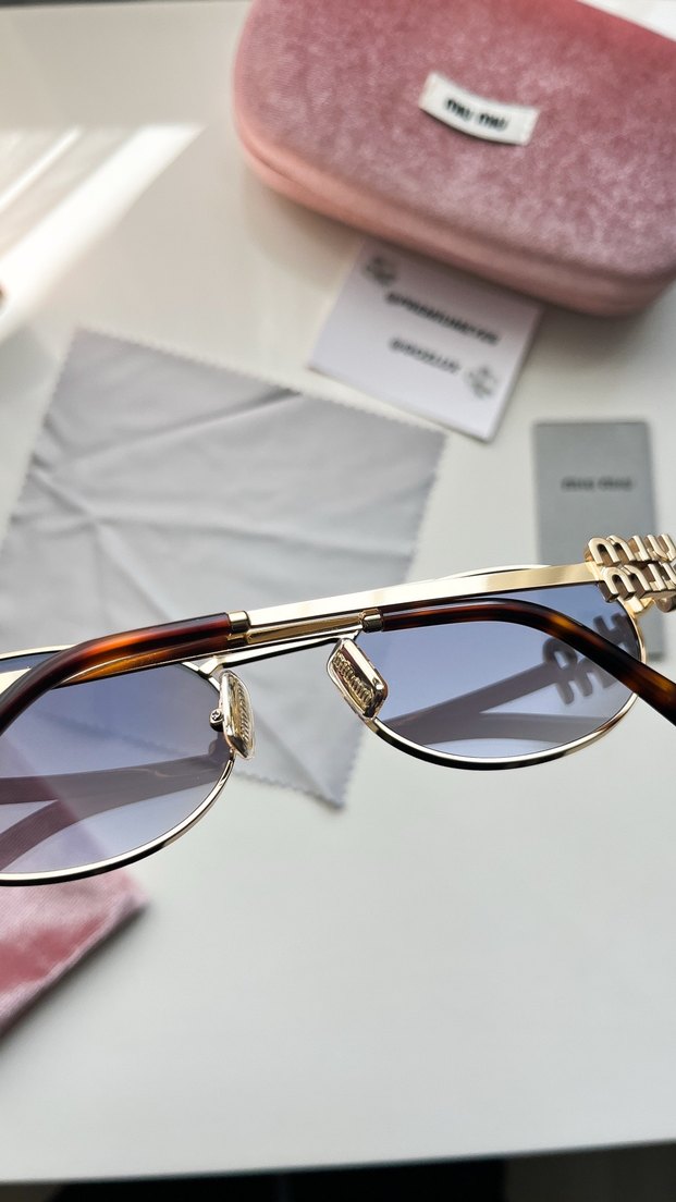 Miu Miu güneş gözlüğü - Görsel 3