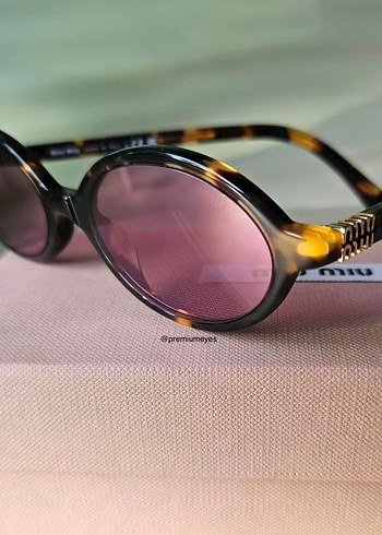 Miu Miu güneş gözlüğü - Görsel 3