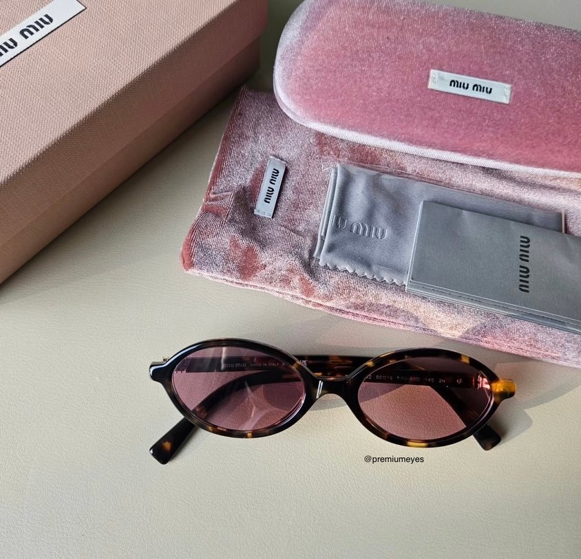 Miu Miu güneş gözlüğü - Görsel 4